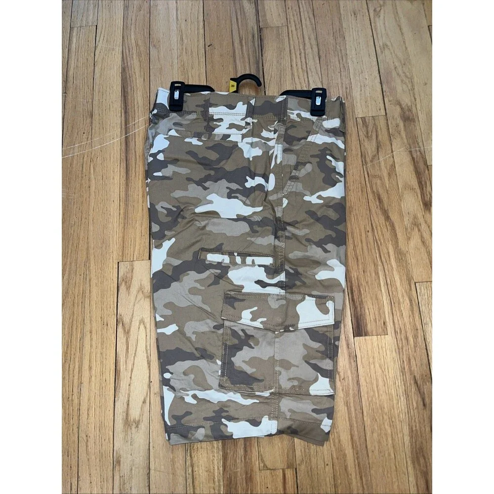 NWT CAMO CARGO SHORTS GEORGE MENS BELOW THE KNEE DESERT W 42- INSEAM 14